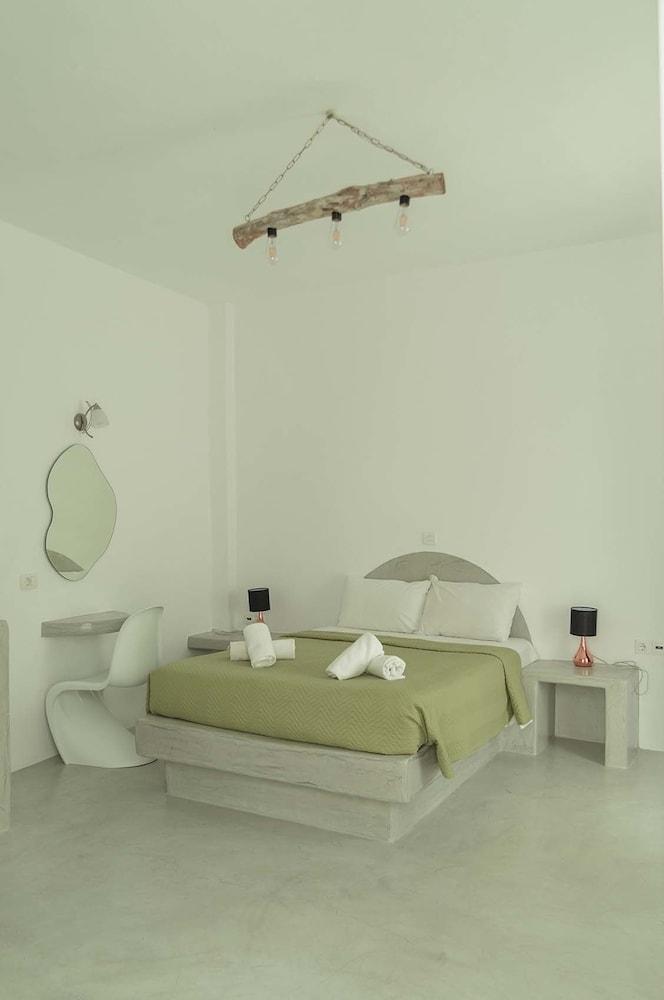 Loukas & Emma Eco Houses