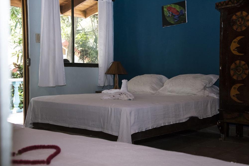 Pelican Beachfront Hotel