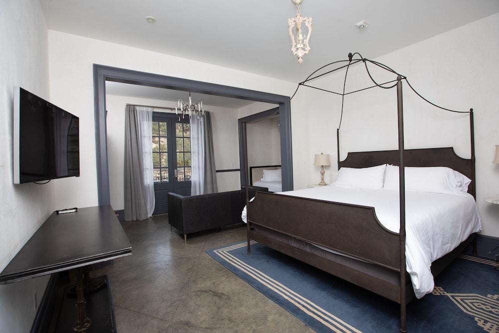 Surf Hotel & Chateau