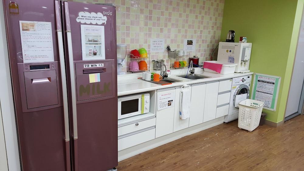 Busan Suk Bak Dot Com Guest House - Hostel