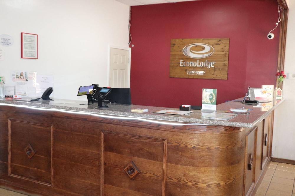 Econo Lodge Inn & Suites Wisconsin Dells