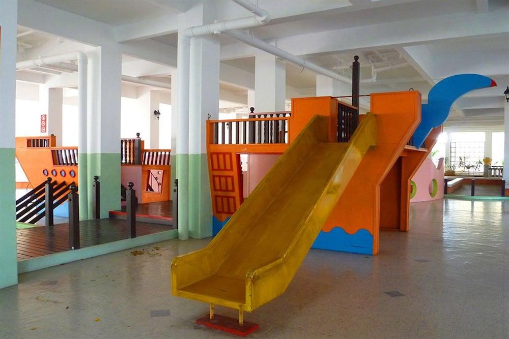 Coastal Park Apartments