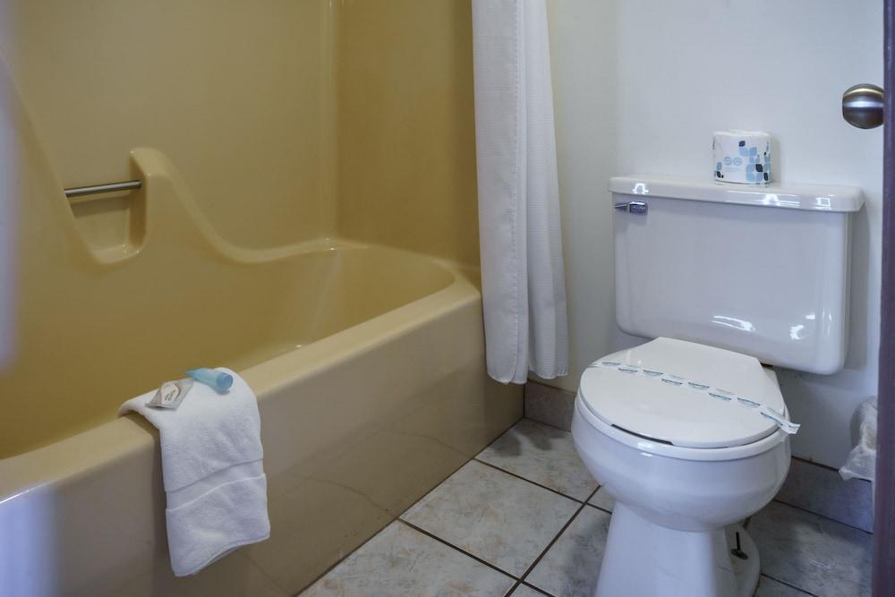 Shady Acre Inn and Suites