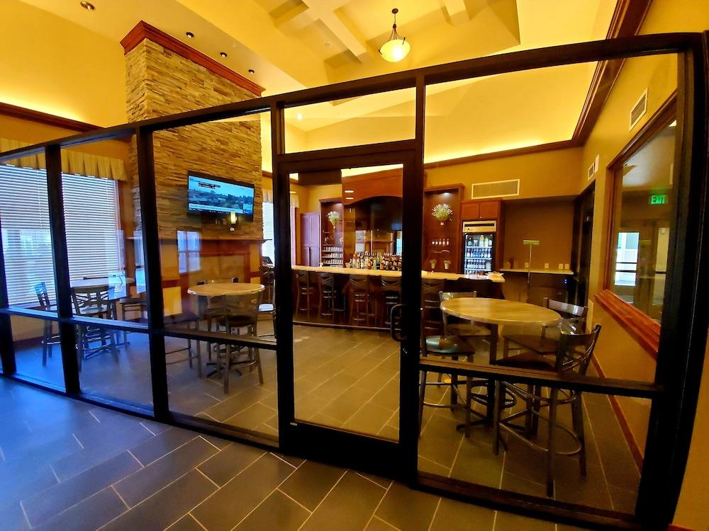 Clarion Hotel & Suites Williston