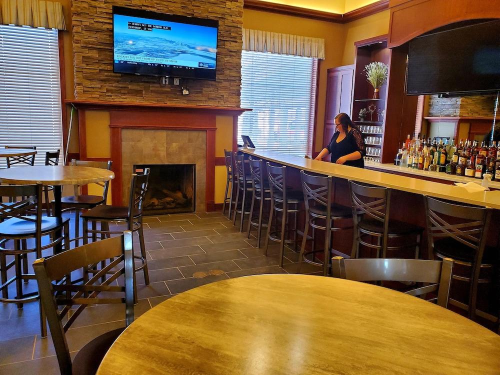 Clarion Hotel & Suites Williston