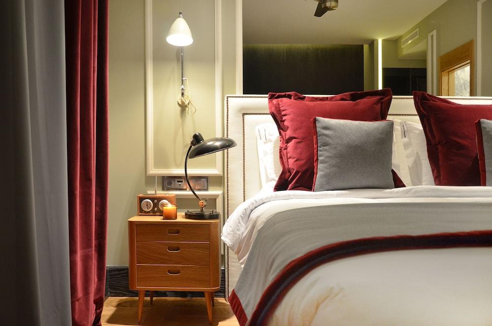 Browns Central Hotel