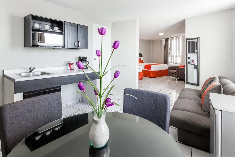 Howard Johnson Leon Avenida