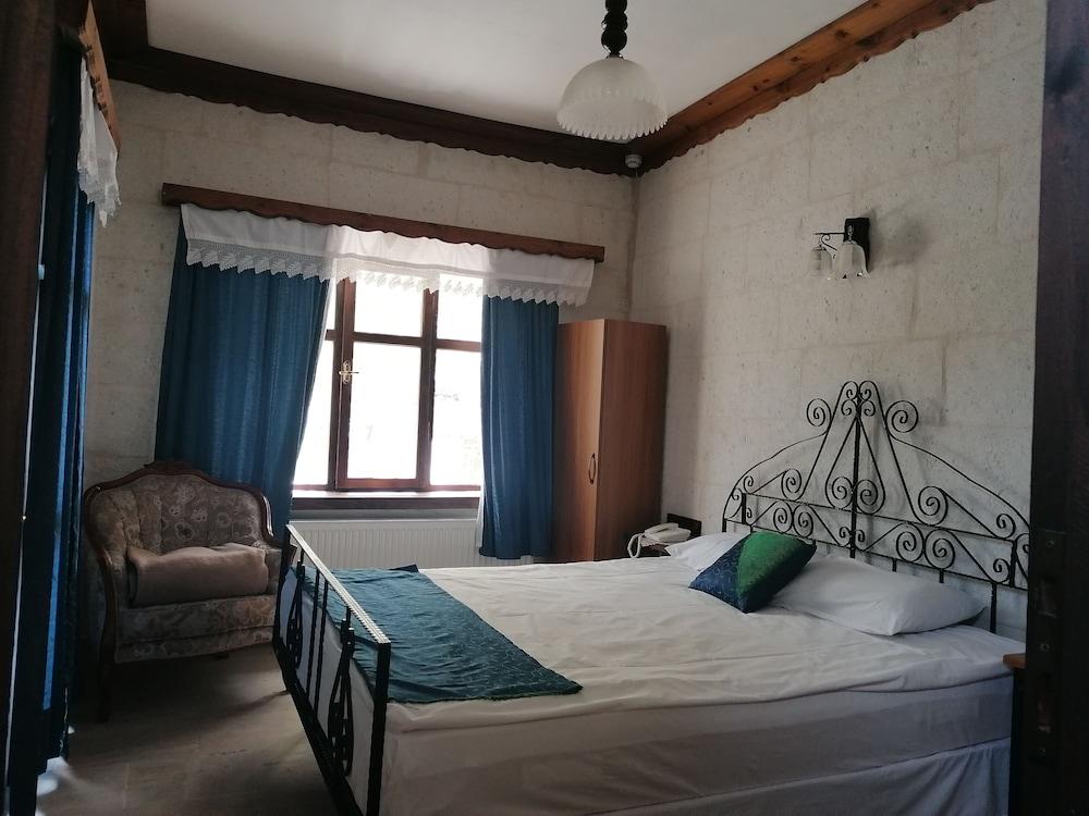 El Puente Cave Hotel