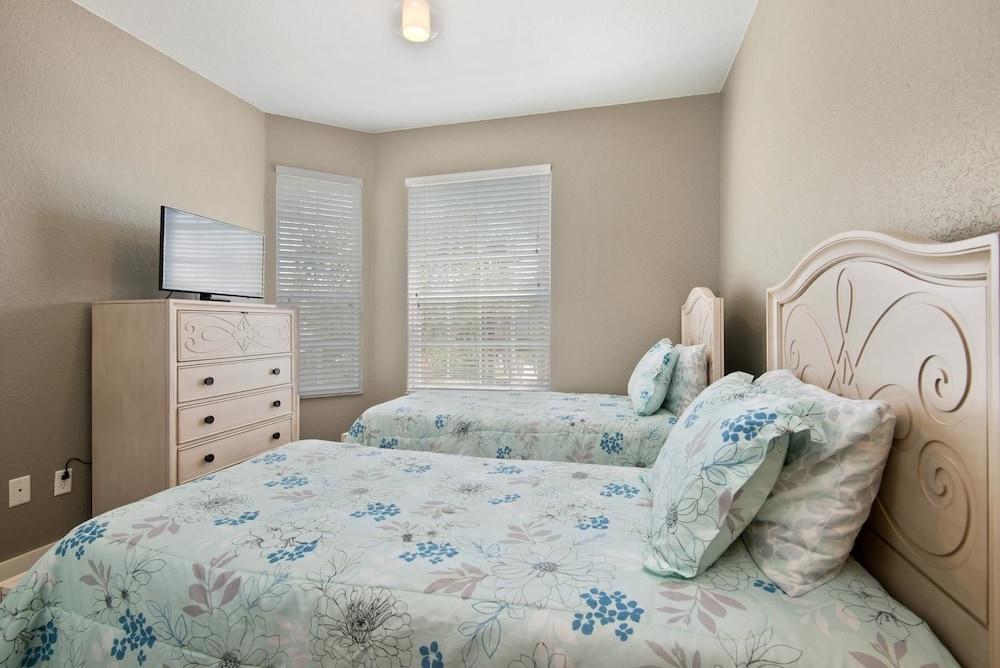 Five Star Vacation Homes