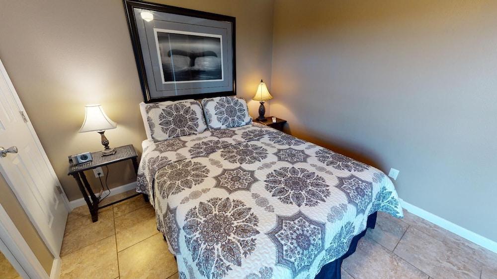 Maravilla Seawall Condos by AB Sea