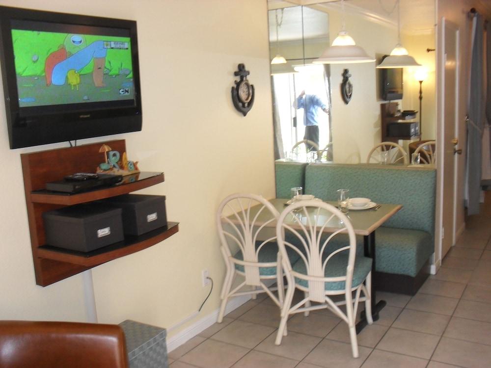 The Victorian Condo by AB Sea