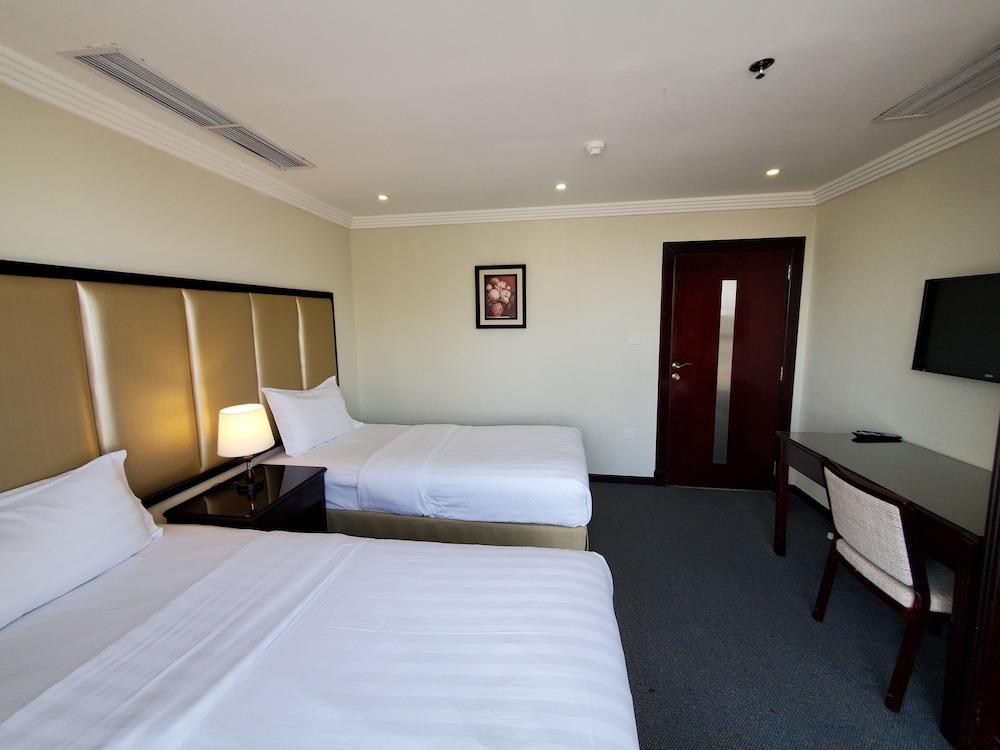 Quiet Dreams - King Abdul Aziz Street