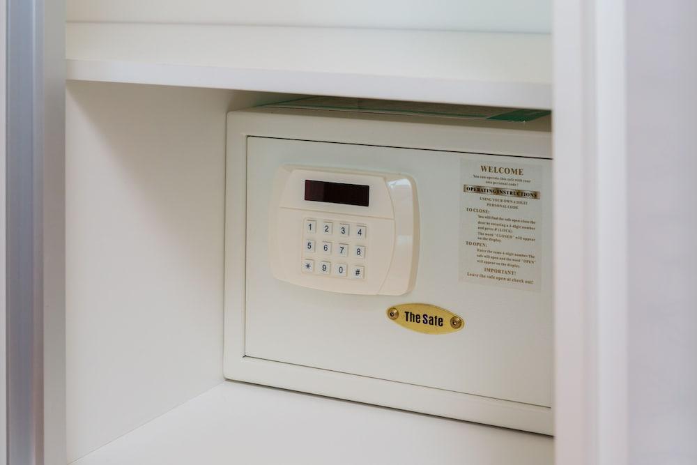 The Title Condo by TropicLook