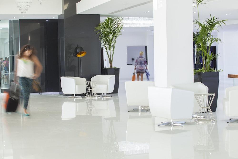 King Evelthon Beach Hotel & Resort