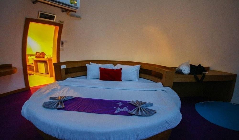 DNA Super Ozone Resort KhaoYai