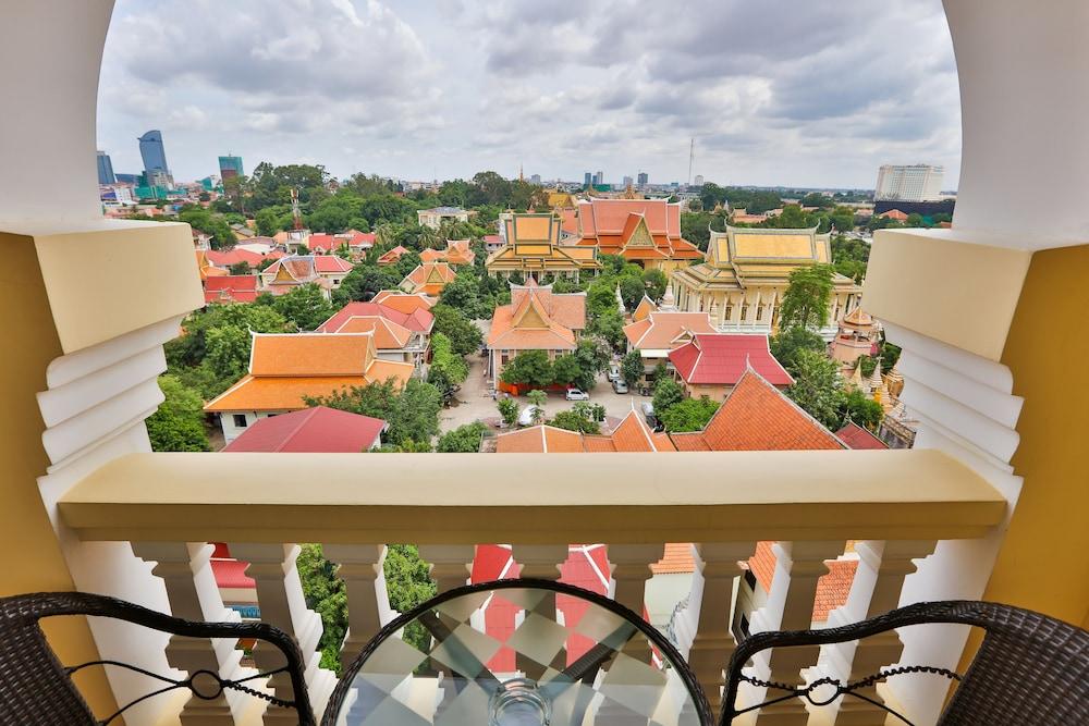 Palace Gate Hotel & Residence by EHM