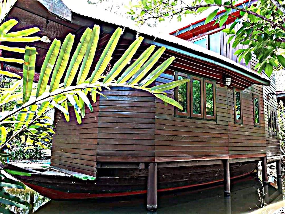 Kaengkrachan Boathouse Paradise Resort