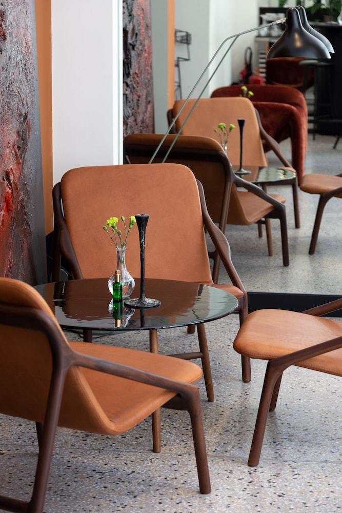 Pavilion Hotel & Social Club