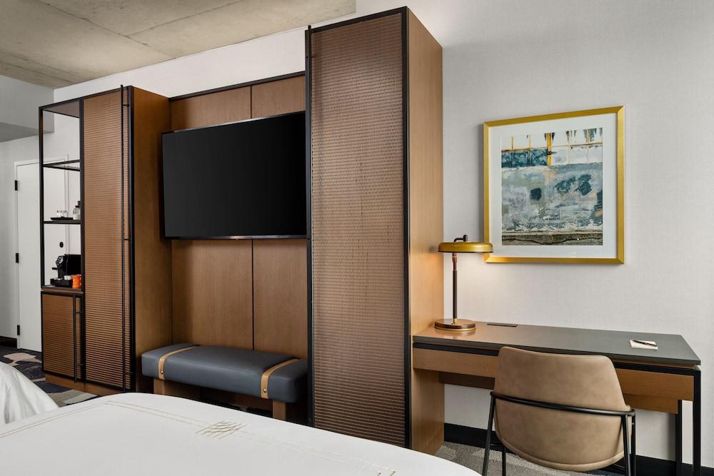 The Trade, Autograph Collection