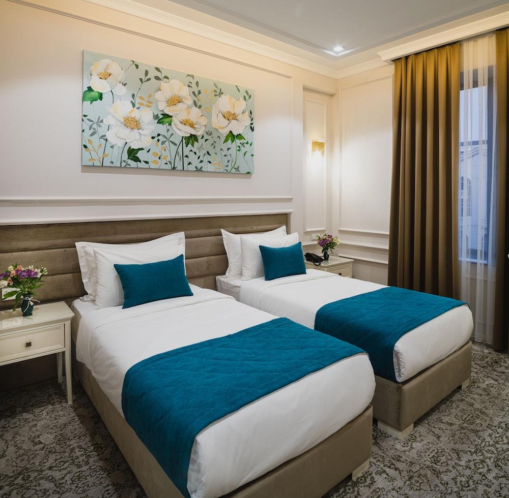 Zarafshon Parkside Hotel