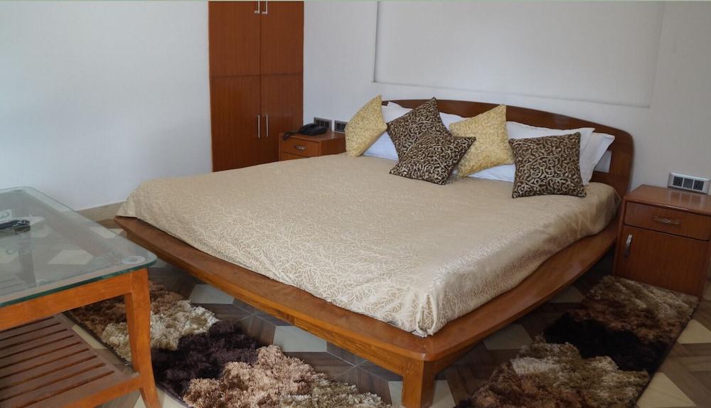 DTR Jungle Hideaways