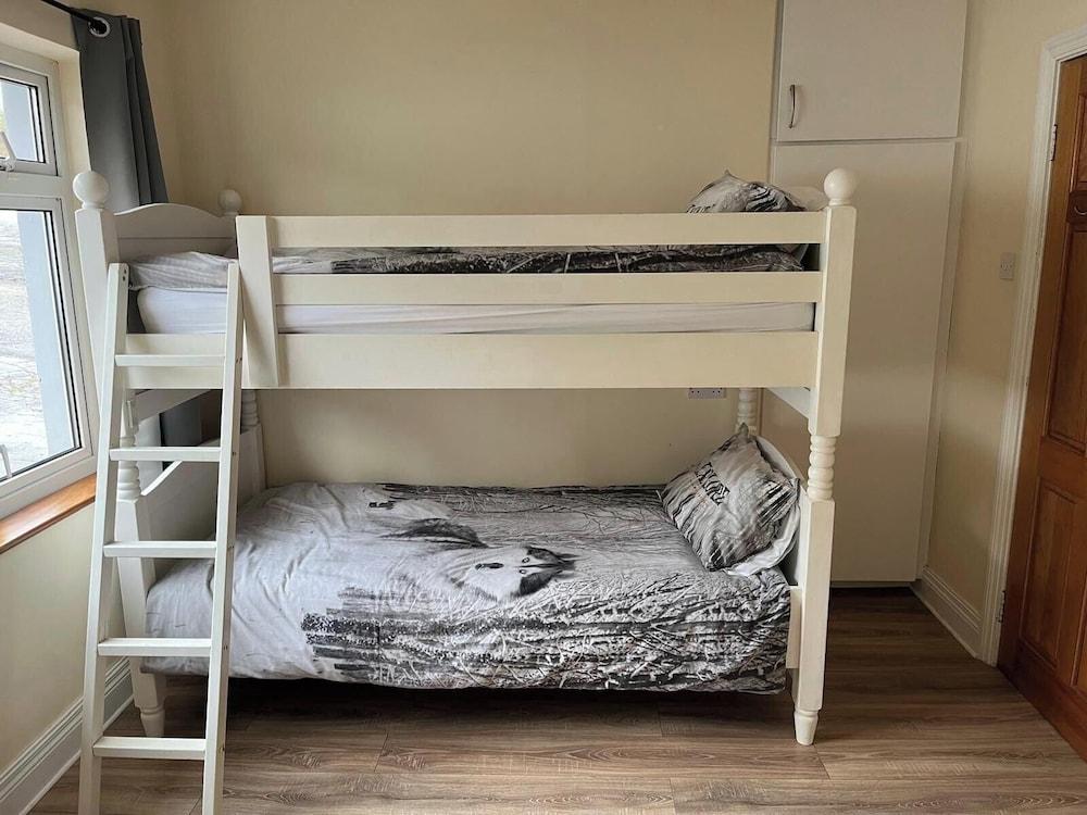 6 Ensuite Bedrooms-sleeps 12-garden-sea & Mtn View