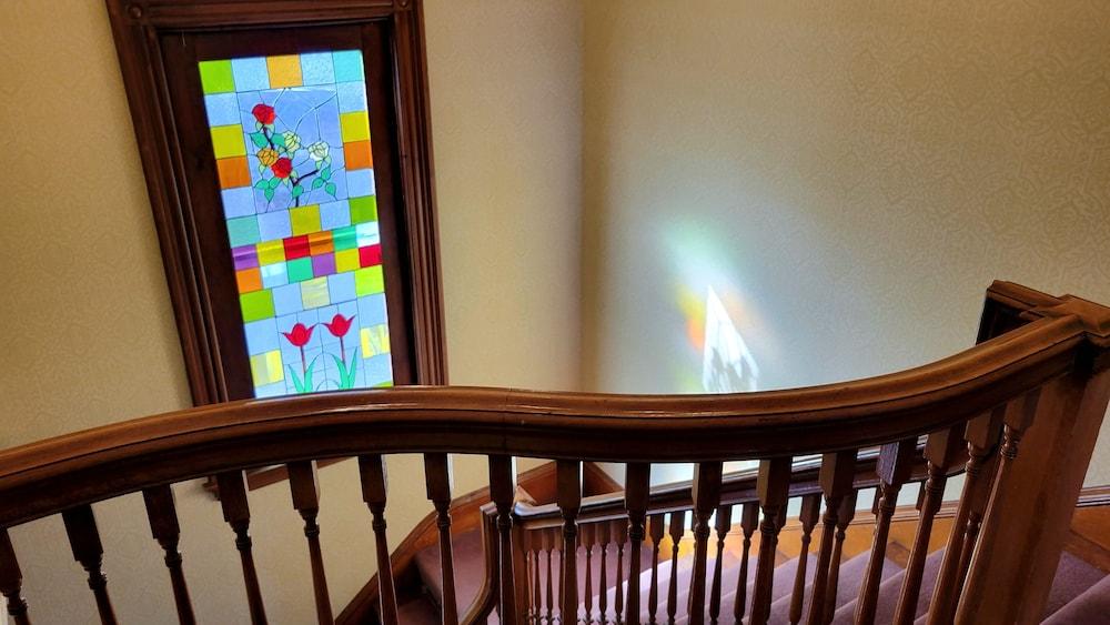 The Elizabeth Inn and Restaurant