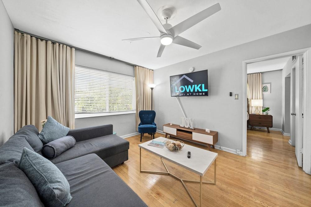 Galleria Apartments by Lowkl