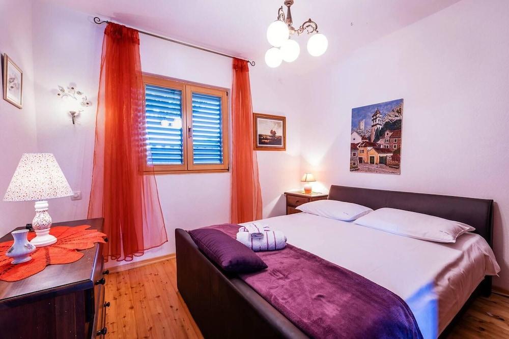 Villa Belezza Sleeps 8 With Pool