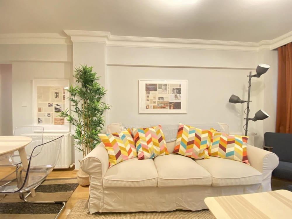 Charming and Central Flat With Balcony in Beyoglu