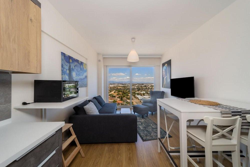 Pleasant Flat With Shared Pool in Kepez