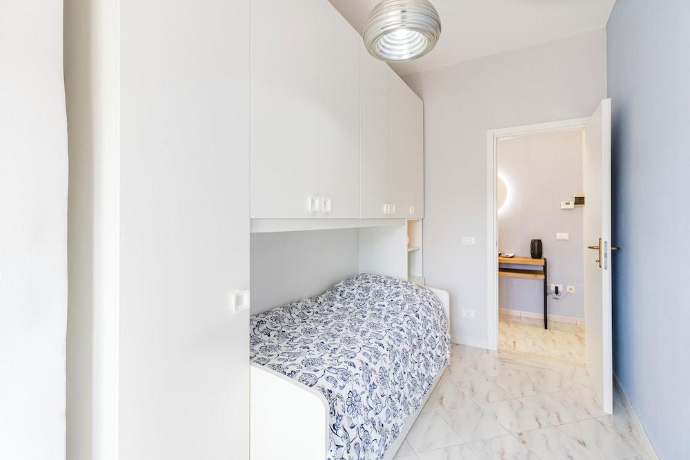 Bedo House Beach Front