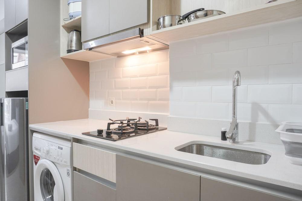 Fancy Designed Studio At Gold Coast Apartment