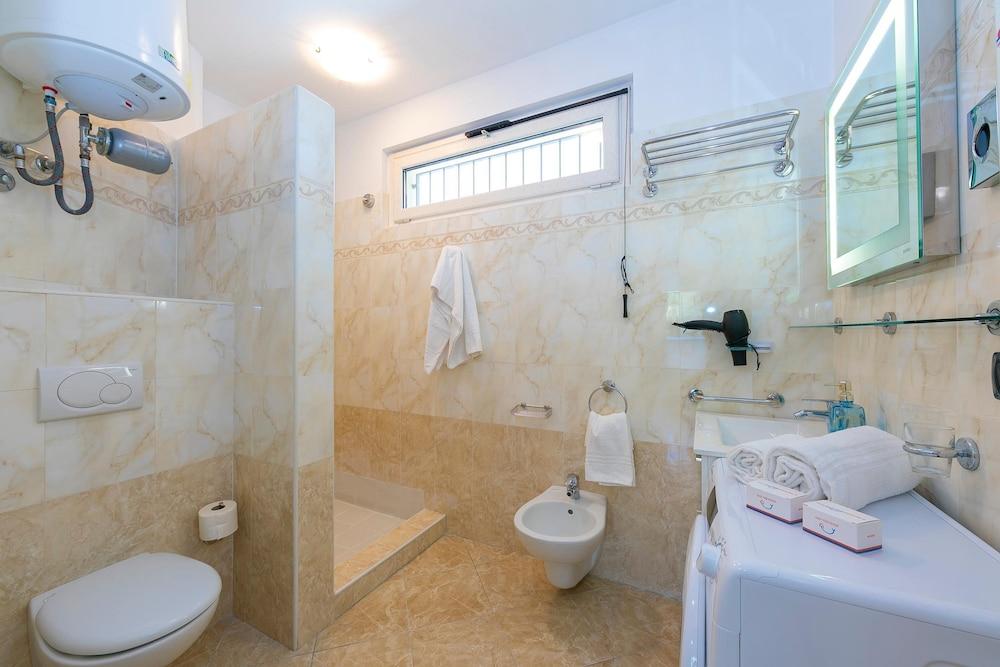 Rivoltella Apt With Pool 600m From Lake