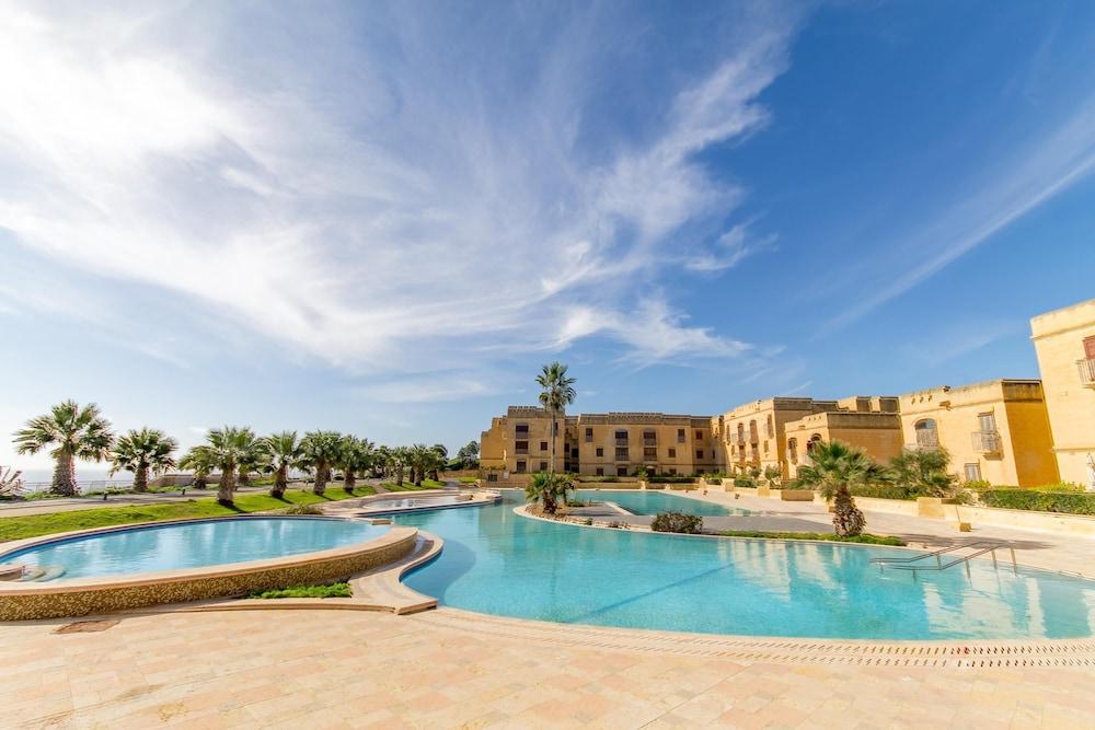 Getaway Npetto Gozitan Villa and Shared P