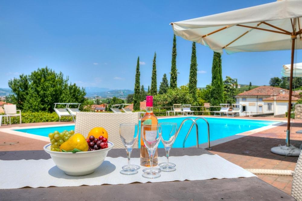 Villa Faccioli Magnolia With Shared Pool