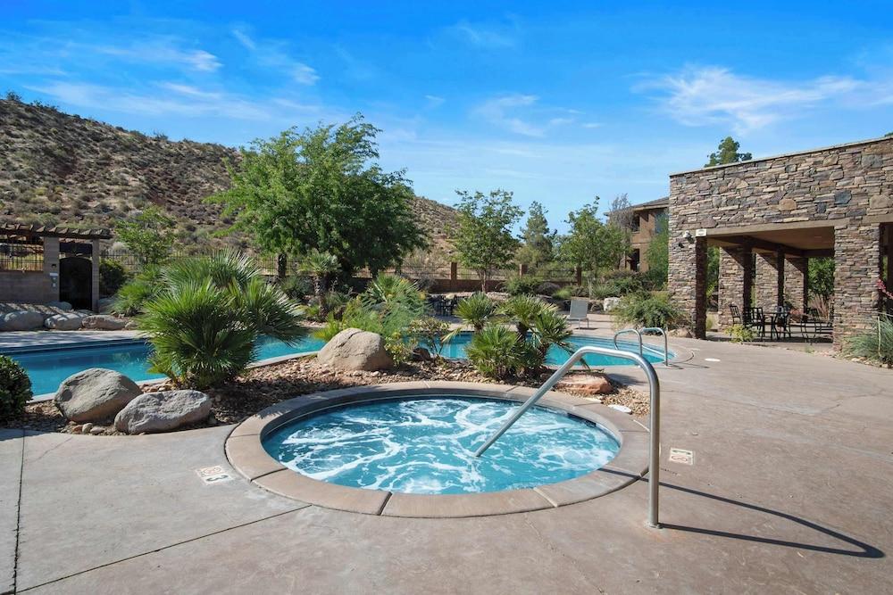 Coral Springs Getaway - Outdoor and Indoor Heated Pool - Close to Zion National Park