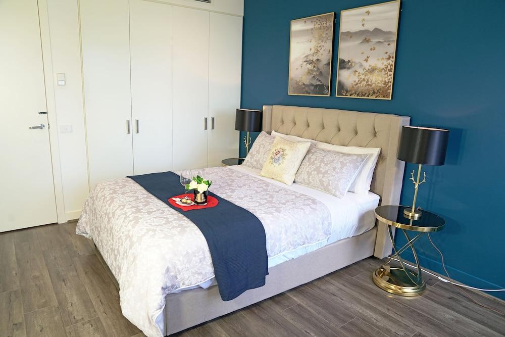 2-BRM Apartment Yarra River View Skyline