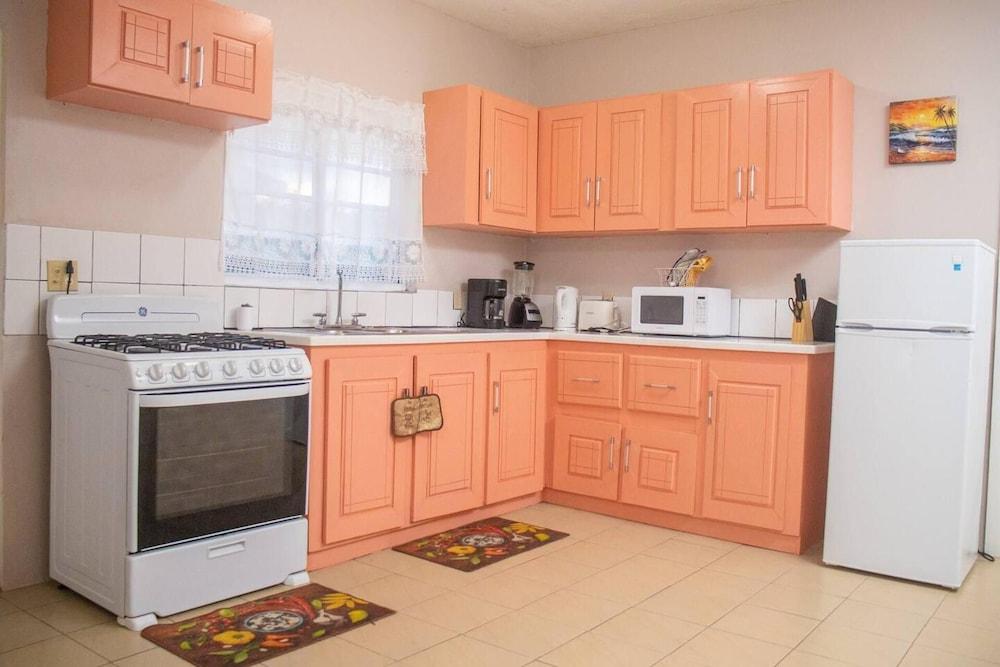 Amazing 2 Bedroom apt 1 Warm, Cosy, Comfortable