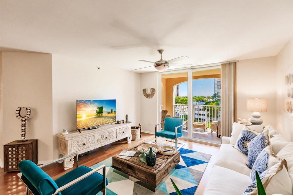 Uhost AI 3BR Condo Stunning Water Views