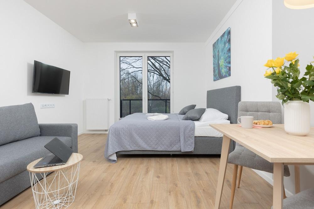 Nocznickiego Studios, Balcony by Renters