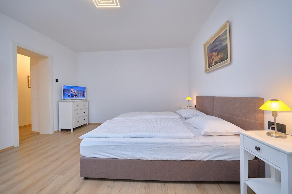 Bacci Central 2-Bedroom Apartment by Litto