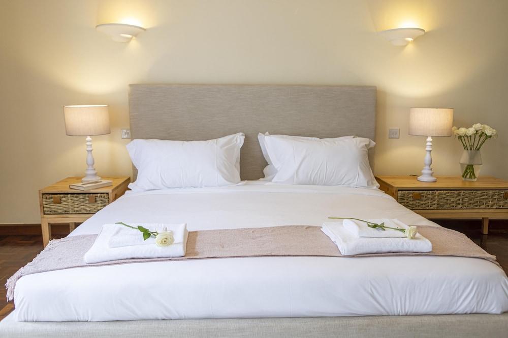 Riverside Park by YourHost