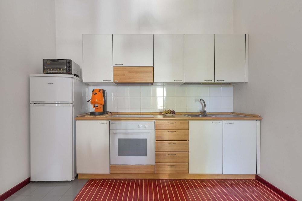 2507 Red Apartment by Barbarhouse