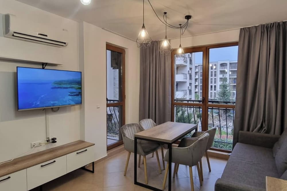 Beautiful Deluxe 2-bed Apartment in Sunny Beach