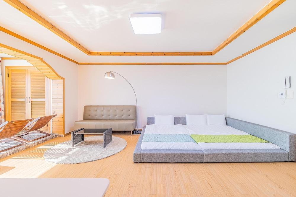 Geoje Daesan Oceanview Spa Pension