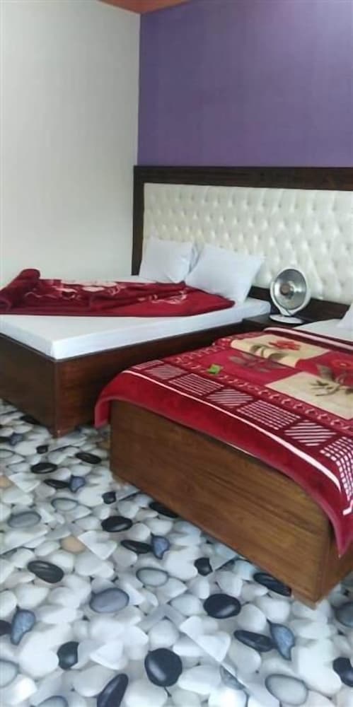 Mezban Hotel & Restaurant