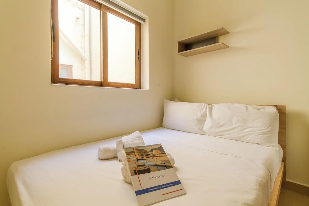 Well Located Townhouse & Courtyard Kalka