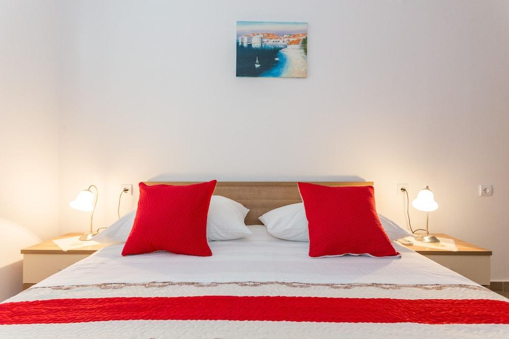 Sea View Apartments - Perovic