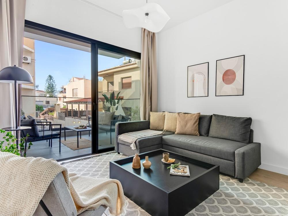 Sanders Crystal 1 - Cute 1-bdr Apt w Shared Pool